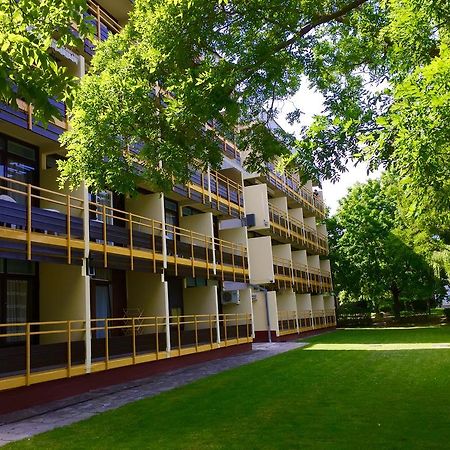 Kosztolanyi Apartmanhaz Balatonfured Exterior photo