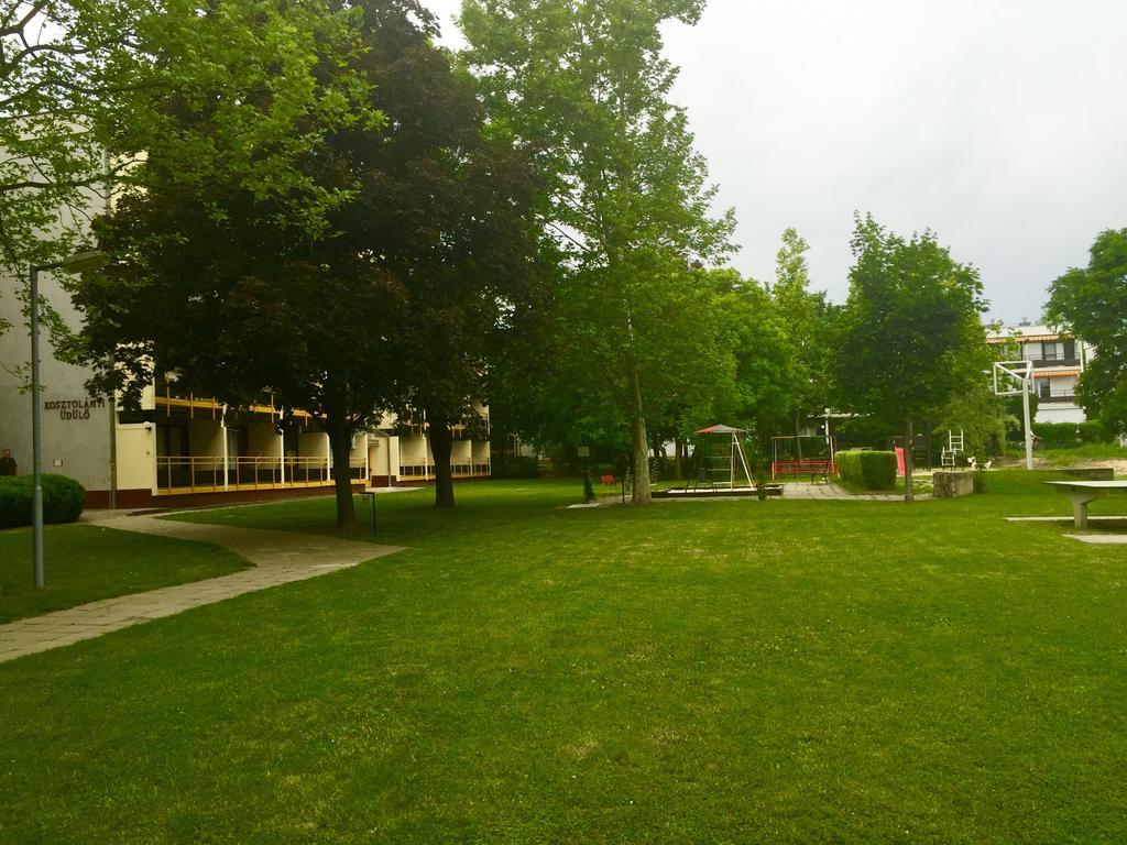 Kosztolanyi Apartmanhaz Balatonfured Exterior photo