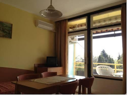 Kosztolanyi Apartmanhaz Balatonfured Exterior photo